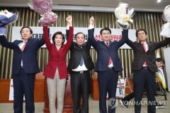 한국당, 새원내대표에 4선 나경원···“미래를 택했다”