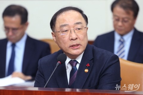 증시 ‘불확실성’ 홍남기·여당이 키운다···거래세 이견 점입가경