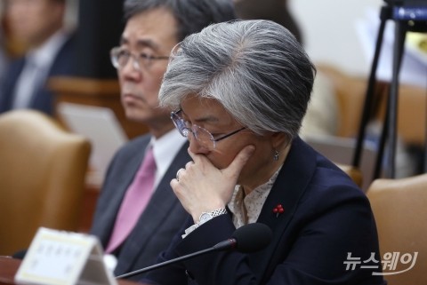강경화 “文대통령, 친서에 ‘한일정상 만남 희망’ 피력”