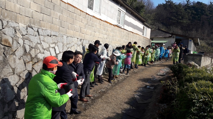 군산시 나포면 번개봉사단,연탄배달 봉사활동 펼쳐 기사의 사진