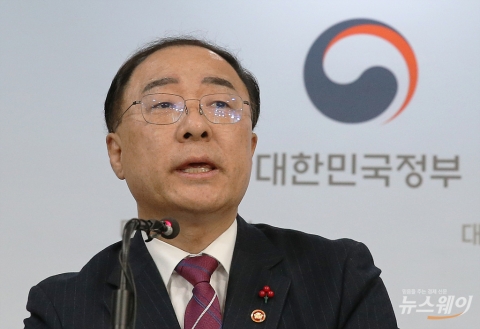 또 낮춘 내년 성장률 2.6~2.7%···6년來 최저