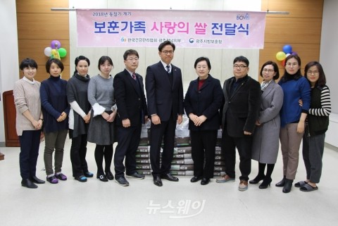 광주지방보훈청, 건강관리협회 광주전남지부와 ‘보훈가족 사랑의 쌀’ 전달