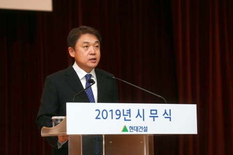 건설업계 데뷔한 정진행 현대건설 부회장 &quot;열심히 배우고 있다&quot;