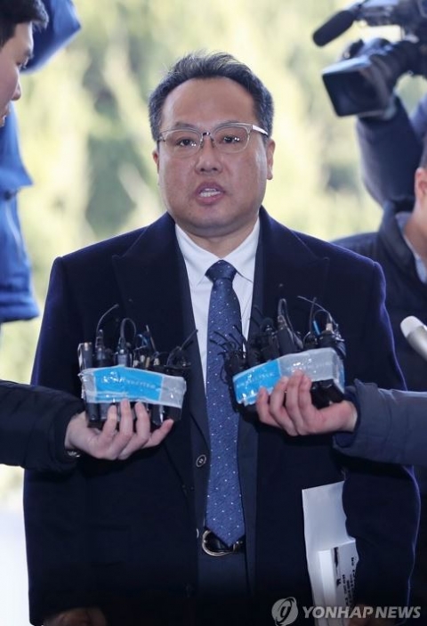 두번째 출석 송명빈 “고소인, 횡령 감추려 폭력사례 수집”
