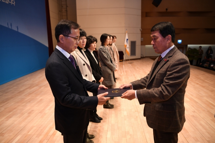 완주군 공동체활력과 김연주 팀장,대통령상 수상 기사의 사진