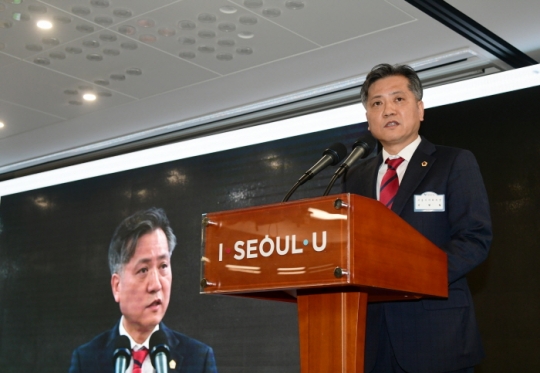 4일 신원철 서울시의회 의장이 세종문화회관 세종홀에서 열린 ‘2019년 서울시 신년인사회’에서 인사말을 하고 있다.