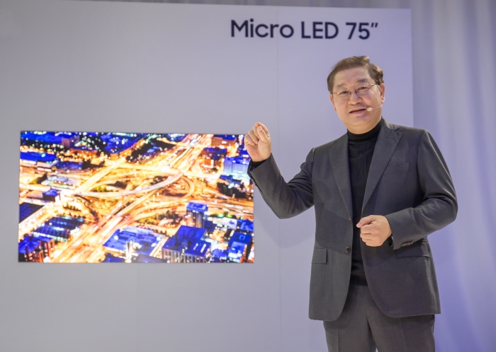 한종희 삼성전자 영상디스플레이 사업부장(사장)이 ‘삼성 퍼스트 룩 2019’ 행사에서 올해를 마이크로 LED 사업의 원년으로 선언했다. 사진=삼성전자 제공