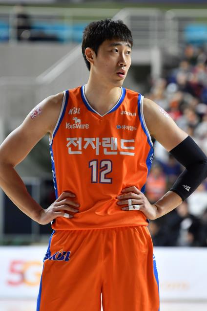 석주일 욕설중계에···정효근 “코치 시절 폭력” 폭로