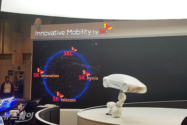 SK이노베이션과 SK텔레콤, SK하이닉스, SKC 등 SK그룹 계열 4사는 CES가 열리는 라스베이거스 컨벤션 노스홀에서 SK이노베이션과 SK텔레콤, SK하이닉스, SKC 등 SK그룹 계열 4사는 공동으로 부스를 마련했다. 사진=윤경현 기자
