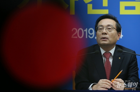 부담 안고 출발하는 2기···성과로 보여야