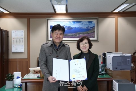 김지숙 광주지방조달청장, '하도급지킴이 이용 우수기관' 직원 포상