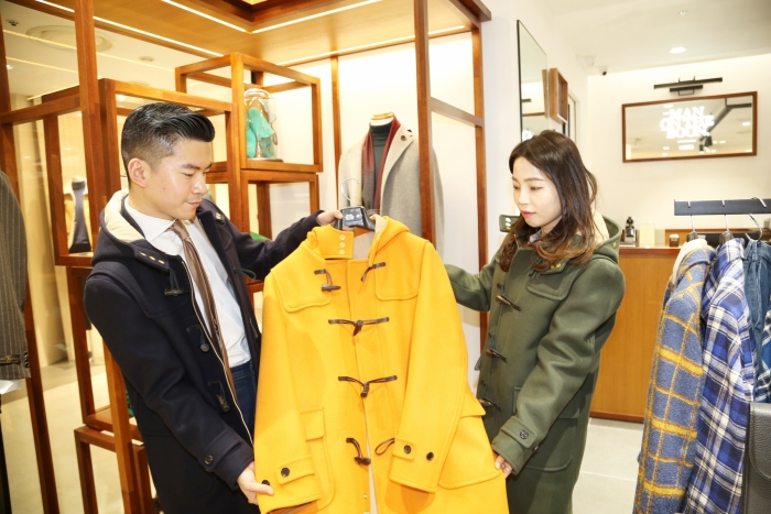 “떡볶이 코트? 아니, 이젠 더플 코트!” 기사의 사진