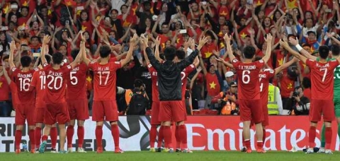 ‘박항서호’ 베트남 축구, 태국과 2-2 무승부···4강 진출