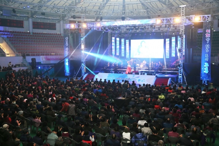 고흥군이 17일 ‘2019 신년 음악회’를 개최하고 있다.