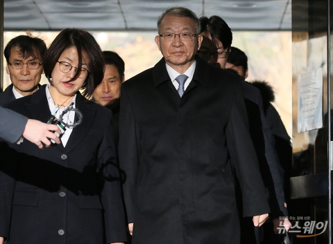 양승태 전 대법원장 구속···헌정 사상 초유