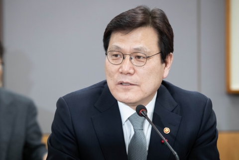 文대통령 지적 한달만에···어려운 보험약관 쉽게 바꾼다