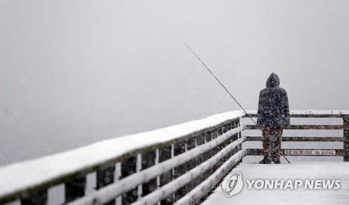 美서부 눈폭풍 ‘마야’ 강타, 비상사태 선포···항공기 대거 결항