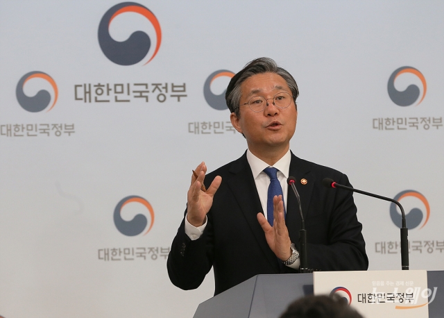 성윤모 “일본 불화수소 주장 근거 없어···12일 도쿄서 양자협의”(종합)
