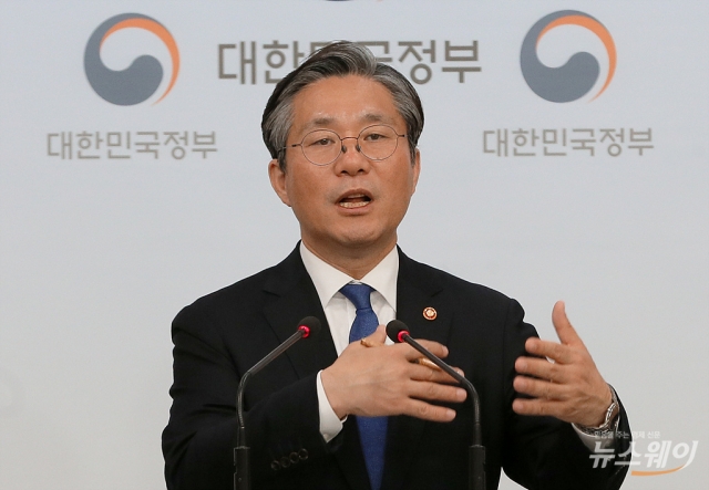 성윤모 “日 수출규제에 깊은 유감···WTO제소 등 대응”