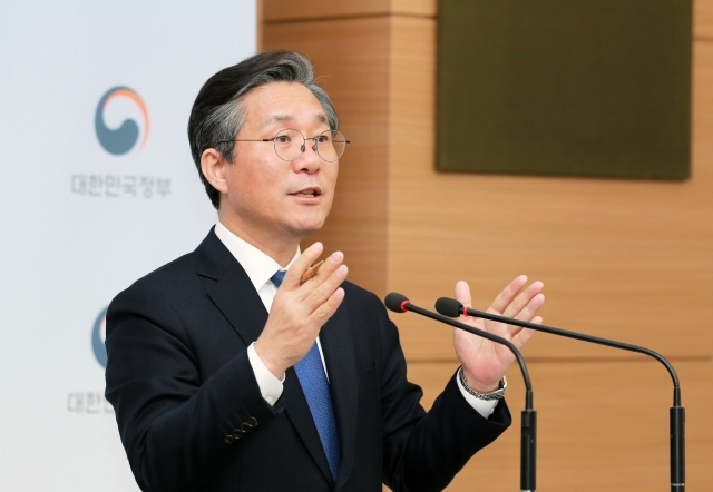 성윤모, 디스플레이 강소기업 야스 방문···“日규제 대응 지원”