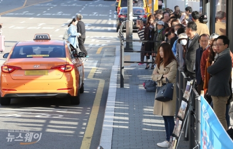 서울시, `승차거부` 택시회사에 첫 운행정지 철퇴 기사의 사진
