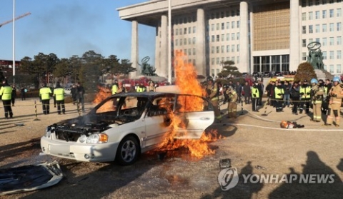 국회서 분신한 시민에 ‘통구이’ 비하한 與 의원 비서 사직