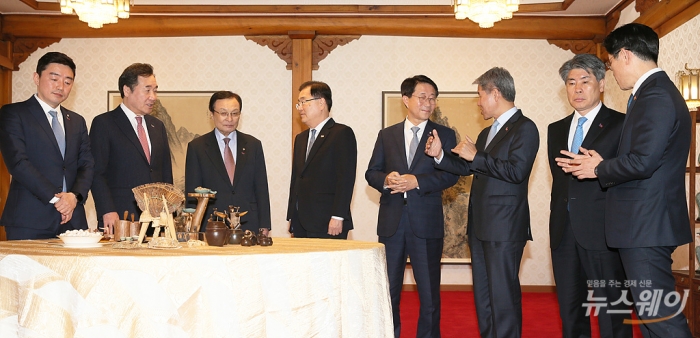 3.1운동 100주년 행사 준비와 및 권력기관 개혁법안 추진 등 현안 논의 위한 ‘고위당정협의회’. 사진=이수길 기자 leo2004@newsway.co.kr