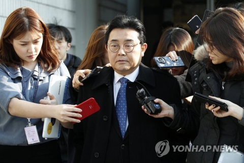 ‘뇌물수수’ 전병헌 전 청와대 정무수석, 1심서 징역 5년···검찰 “즉각 항소”