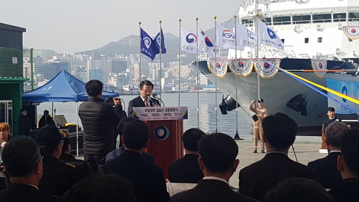 박성현 목포해양대 총장이 21일 개최된 국립대학 실습선 공동 명명식에서 인사말을 하고 있다.