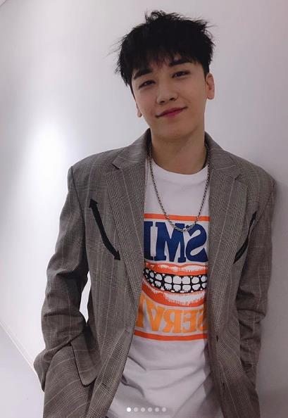 YG “승리 성접대 의혹 카톡, 조작된 것···사실아냐”