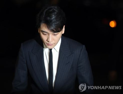 25일 입대 앞둬 끝내 연예계 은퇴···몰락하는 승리. 사진=연합뉴스 제공