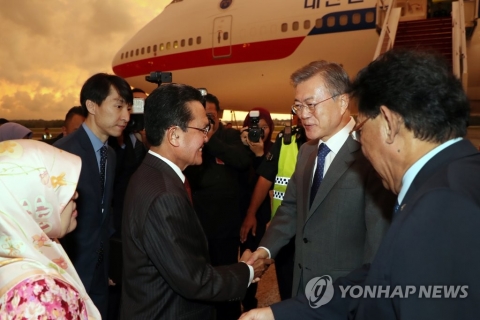문 대통령, 아세안 순방 시작···오늘 브루나이 국왕과 정상회담