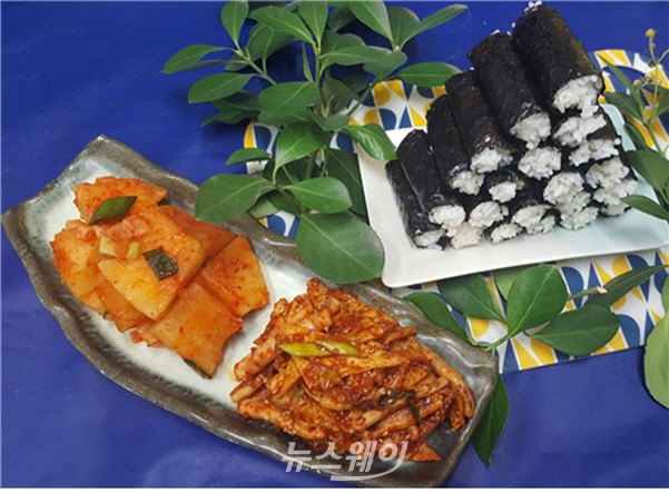 신세계백화점 충청점 B관4층 야우리 푸드스트리트 추천 ‘꼬막비빔밥’과 통영 ‘충무김밥’(사진=신세계백화점 충청점 제공)