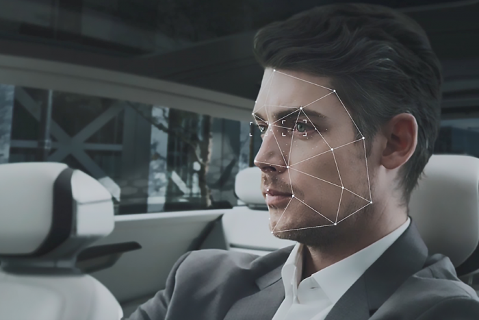 운전자의 얼굴을 인식하는 현대모비스 기술 시연 모습. 사진=현대모비스 제공.