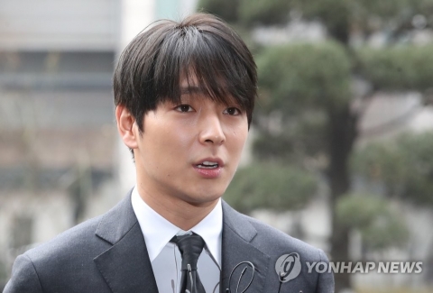 ‘집단성폭행 의혹’ 최종훈 영장심사 출석···취재진 질문에 묵묵부답