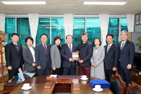 진안군의회, 연탄은행전국협의회 감사패 받아