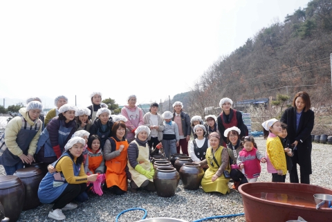 조상들의 지혜 담긴 전통 장 담그기 배워요