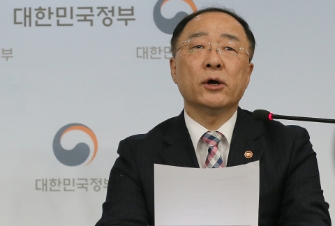 낙관론 접었다는데···수개월째 하방 전망한 경제팀