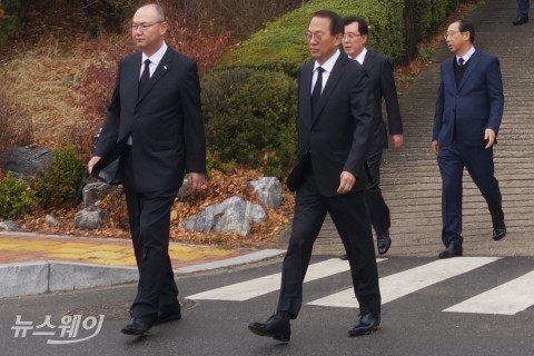 故 정주영 명예회장 선영 찾은 ‘우유철·김용환’ 부회장