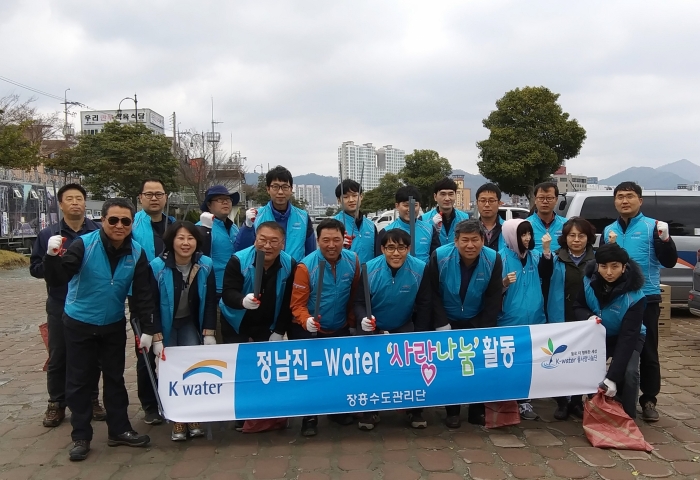 K-water 장흥수도관리단, ‘세계 물의 날’ 지역하천정화 기사의 사진