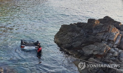 강릉서 승용차 바다에 추락···새내기 대학생 5명 숨져