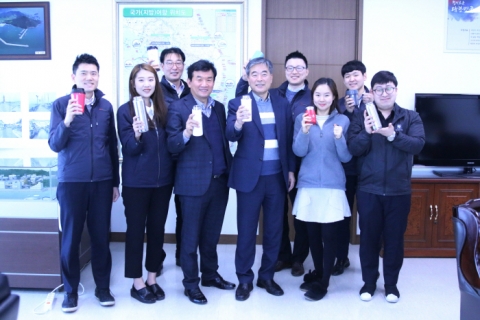 최명용 한국어촌어항공단 이사장, ‘플라스틱 프리챌린지’ 캠페인 동참