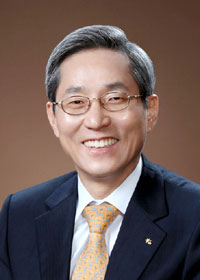 윤종규 KB금융회장, 작년연봉 14억3800만원
