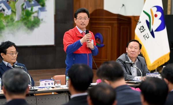 4일 봉화군 현장 소통 간담회에서 발언중인 이철우 지사(사진제공=경북도)