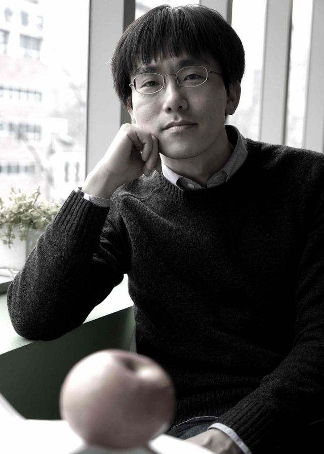 광주대 문예창작과 김중일 교수 지훈문학상 수상