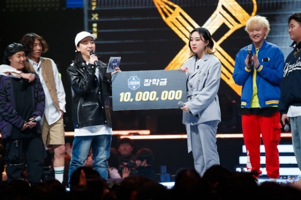 ‘고등래퍼3’ 이영지, 여성래퍼 최초 우승 신화 기사의 사진