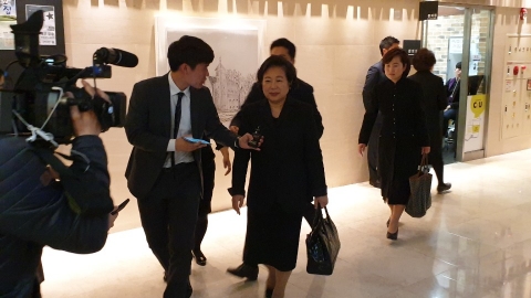 현정은, 故조양호 회장 빈소 찾아···대한적십자사 회원들과 조문