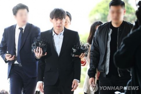 박유천, 구속 후 첫 조사···경찰 “필요하면 황씨와 대질 심문도”