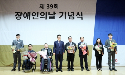 이재명 “차별받지 않는 경기도 위해 당당하게 목소리 내달라”