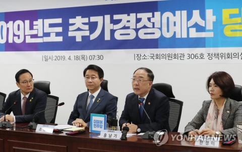 당정, 미세먼지 대응에 추경편성···5월 처리 노력하기로